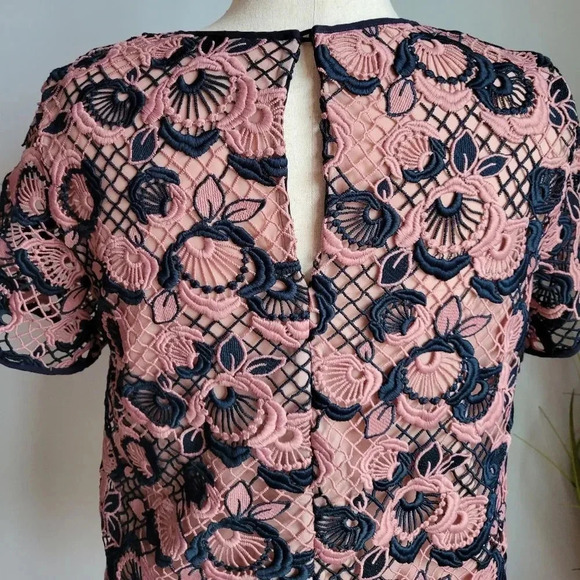 Ann Taylor Pink Navy Crochet Floral Lace Layered Short Sleeve Top SZ 8 Preppy - Picture 8 of 12